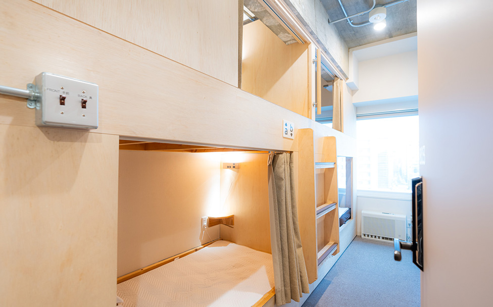 PRIVATE ROOMS