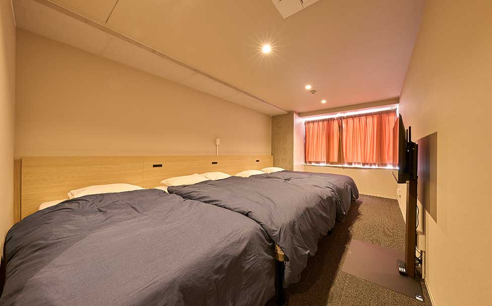PRIVATE ROOMS