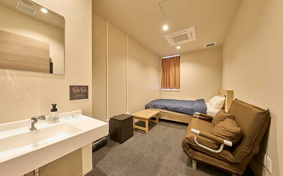 PRIVATE ROOMS