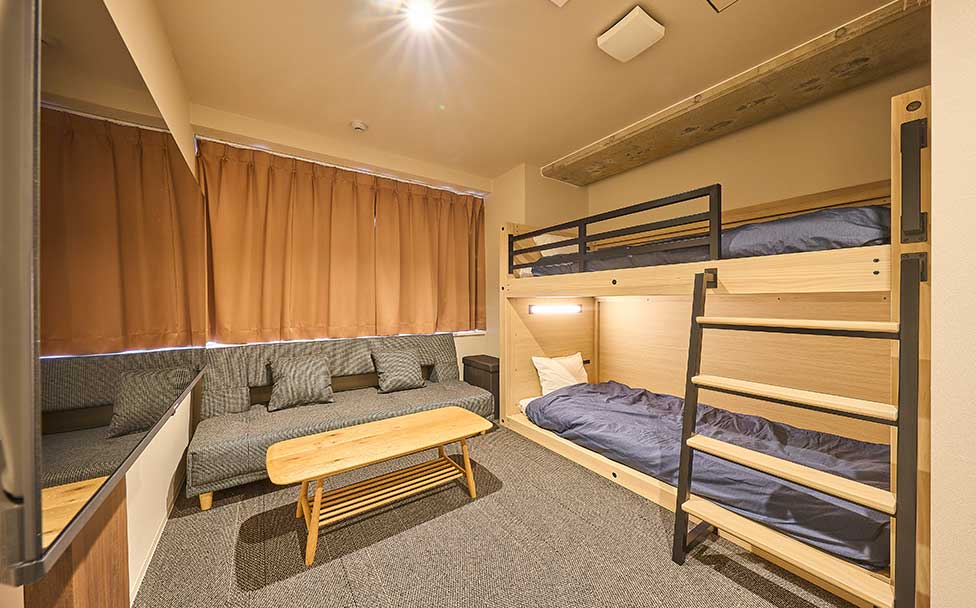 PRIVATE ROOMS