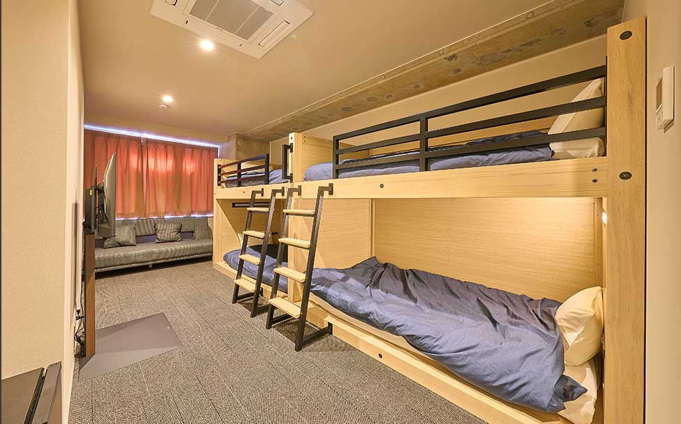 PRIVATE ROOMS