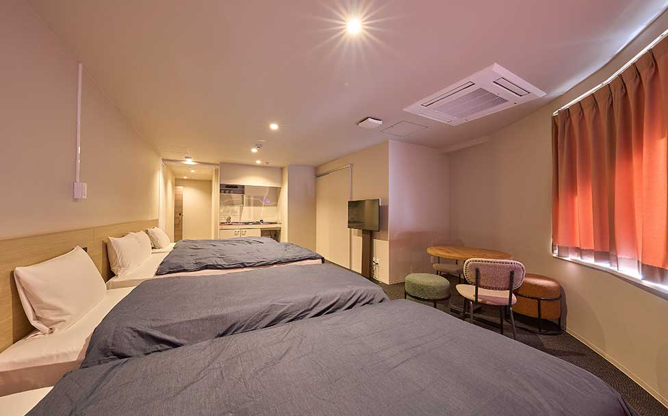 PRIVATE ROOMS