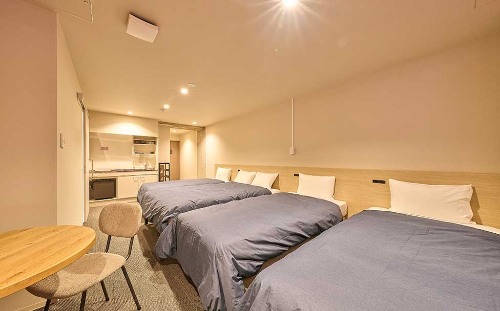 PRIVATE ROOMS