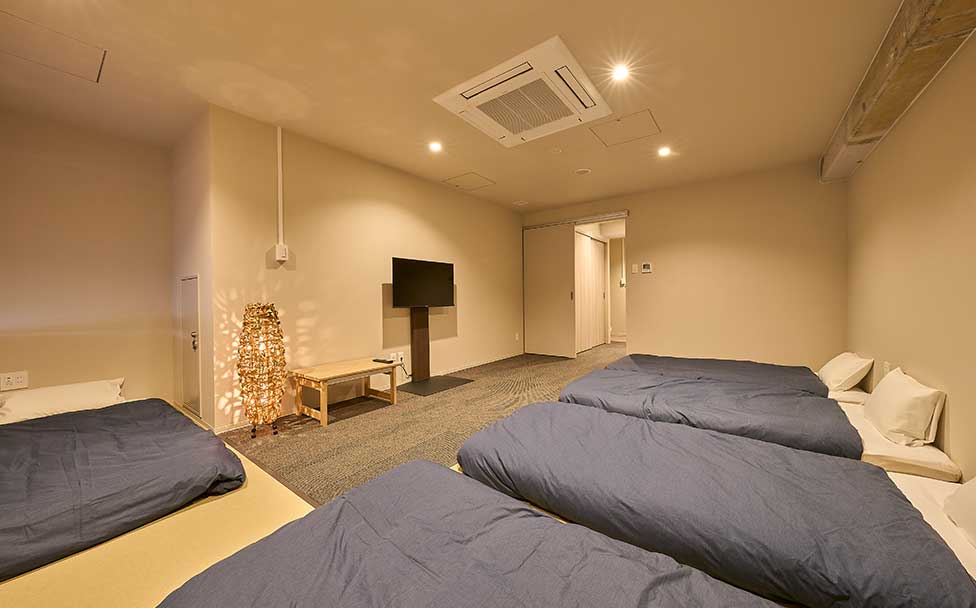 PRIVATE ROOMS