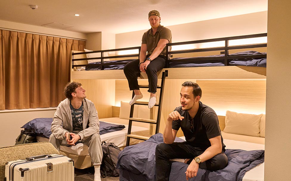 PRIVATE ROOMS