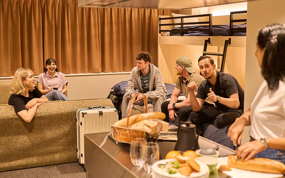 PRIVATE ROOMS