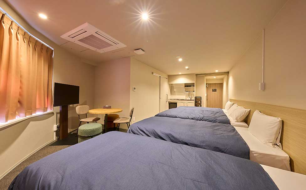 PRIVATE ROOMS